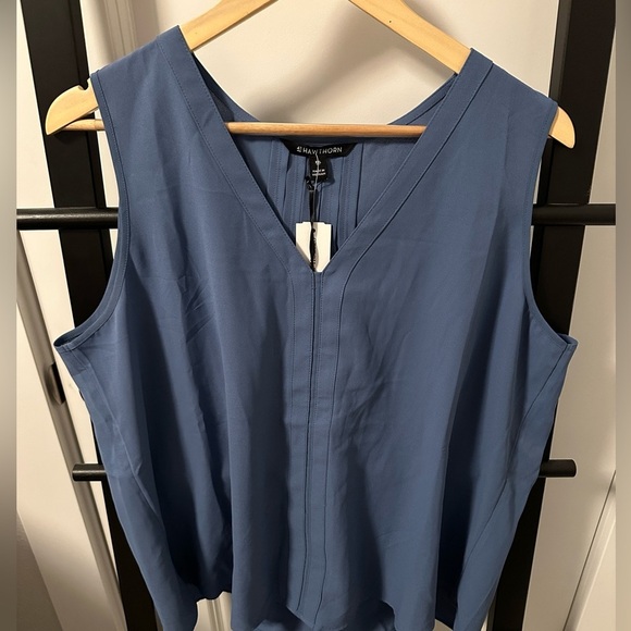 Tops - Shale blue flowy tank.
